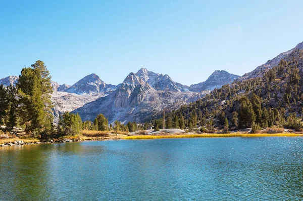 Krásné Jezero Podzimní Sezóně — Stock fotografie