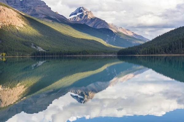 Vue Pittoresque Sur Montagne Dans Les Rocheuses Canadiennes Été — Photo