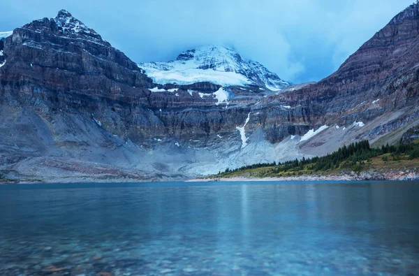 Pintoresca Vista Montaña Las Montañas Rocosas Canadienses Temporada Verano — Foto de Stock