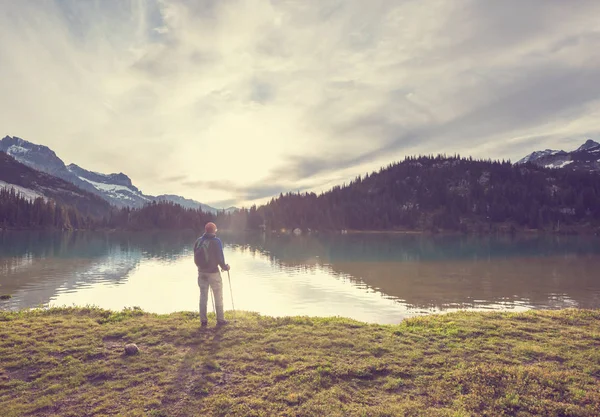 Sereniteit Meer Bergen Het Zomerseizoen Prachtige Natuurlandschappen — Stockfoto