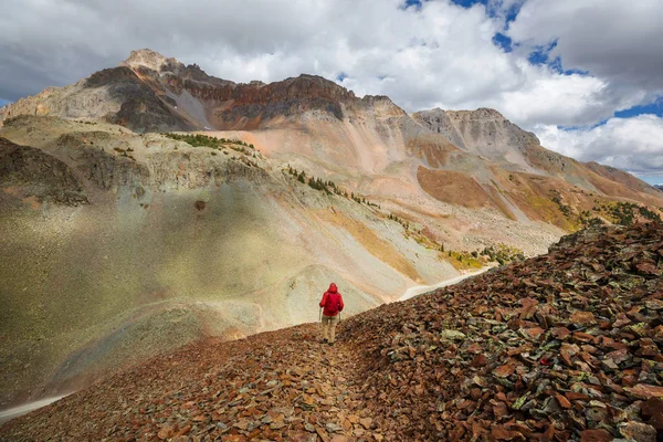 Backpacker Hike Autumn Mountains — Stock Photo, Image