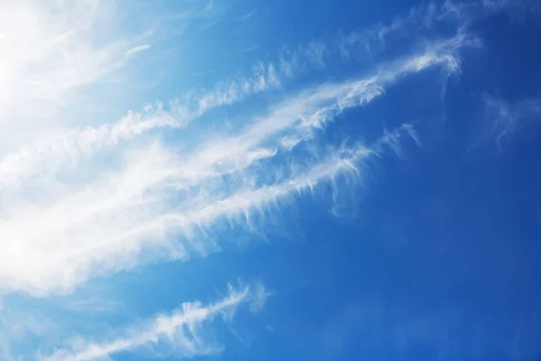 Солнечный Фон Голубое Небо Белыми Облаками Естественный Фон — стоковое фото