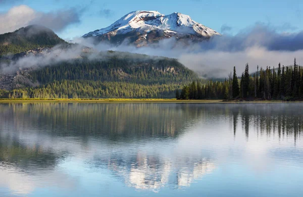 Serene Beau Lac Dans Les Montagnes Matin Oregon États Unis — Photo