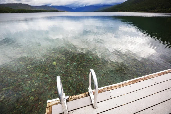 Lago Serenidade Nas Montanhas Temporada Verão Lindas Paisagens Naturais — Fotografia de Stock