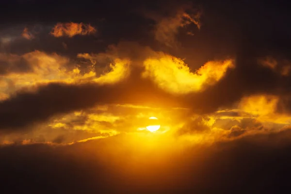 Ασυνήθιστα Σύννεφα Καταιγίδας Στο Ηλιοβασίλεμα Κατάλληλο Για Φόντο — Φωτογραφία Αρχείου