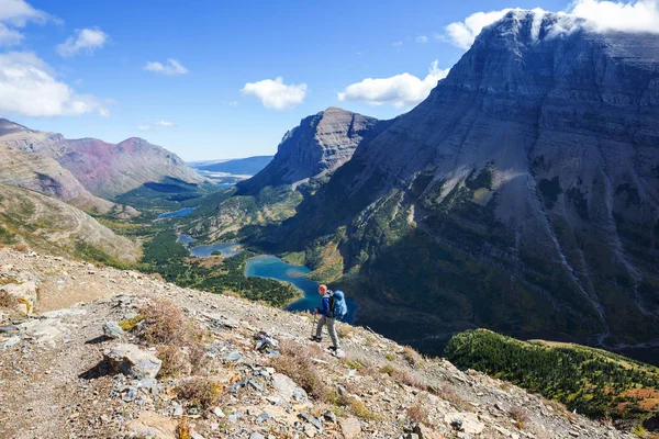 Wędrówka Parku Narodowym Glacier Montana — Zdjęcie stockowe