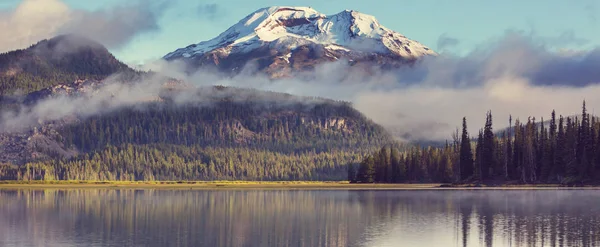 Serene Beautiful Lake Morning Mountains Oregon Amerikai Egyesült Államok — Stock Fotó