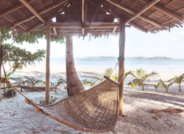 Okyanus kıyısındaki kumsal. Seyahat arkaplanı.