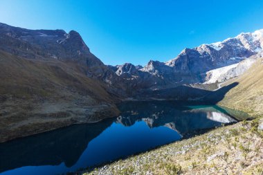 Cordillera Huayhuash, Peru, Güney Amerika 'daki güzel dağ manzaraları