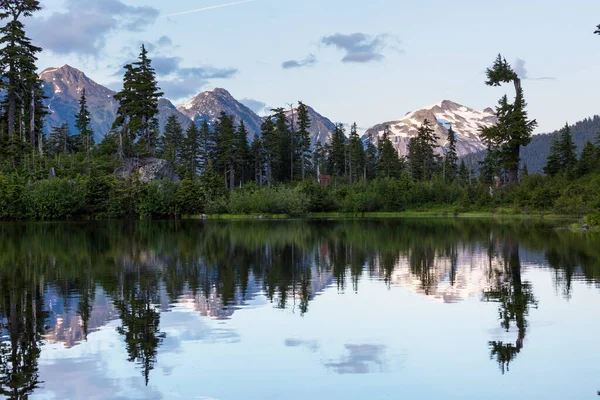 Serenity Lake Mountains Summer Season Beautiful Natural Landscapes — Stock Photo, Image