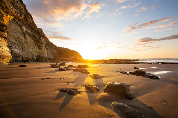 Prachtige Zonsondergang Aan Het Ocean Beach Nieuw Zeeland Inspirerende Natuurlijke — Stockfoto