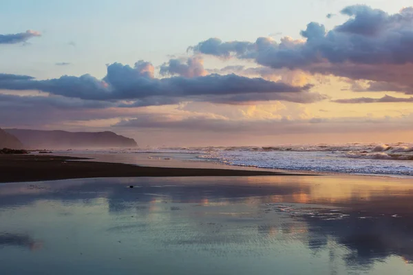 Prachtige Zonsondergang Aan Het Ocean Beach Nieuw Zeeland Inspirerende Natuurlijke — Stockfoto