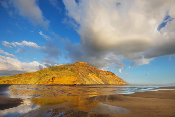 Prachtige Zonsondergang Aan Het Ocean Beach Nieuw Zeeland Inspirerende Natuurlijke — Stockfoto