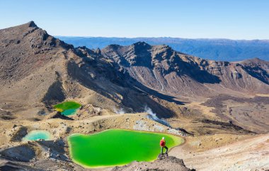 Tongariro Kavşağı 'ndaki Muhteşem Zümrüt Gölleri, Tongariro Ulusal Parkı, Yeni Zelanda. Seyahat tutkusu konsepti