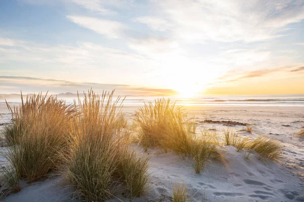 Prachtige Zonsondergang Aan Het Ocean Beach Nieuw Zeeland Inspirerende Natuurlijke — Stockfoto