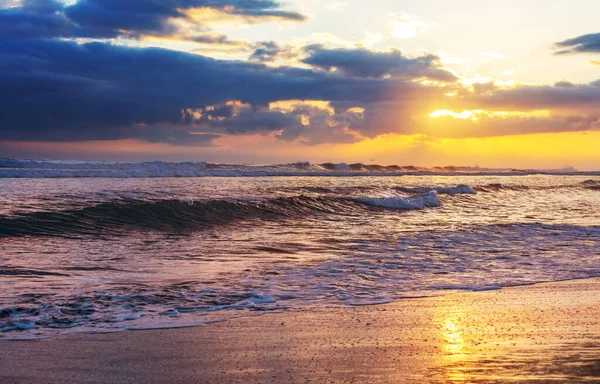 Escénica Puesta Sol Colores Costa Del Mar Bueno Para Fondo — Foto de Stock