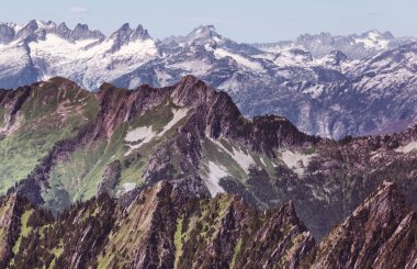 North Cascade Range, Washington / ABD 'de güzel bir dağ zirvesi.