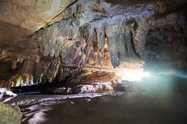 Yeni Zelanda 'da alışılmadık mağara manzaraları