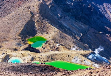 Tongariro Kavşağı 'ndaki Muhteşem Zümrüt Gölleri, Tongariro Ulusal Parkı, Yeni Zelanda. Seyahat tutkusu konsepti