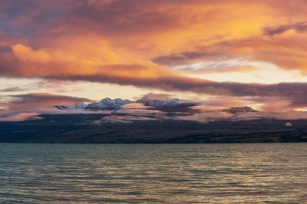 Erstaunliche Naturlandschaften Neuseeland Bergsee Bei Sonnenuntergang — Stockfoto