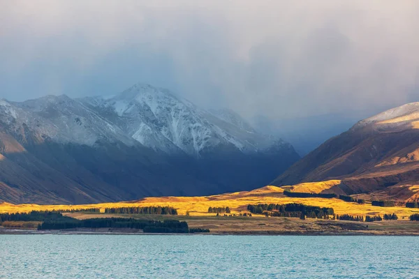 Καταπληκτικά Φυσικά Τοπία Στη Νέα Ζηλανδία Λίμνη Των Βουνών Ηλιοβασίλεμα — Φωτογραφία Αρχείου