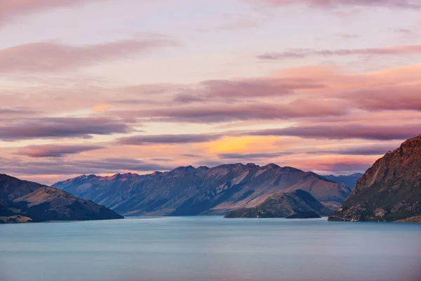 新西兰惊人的自然景观 日落时的山湖 — 图库照片