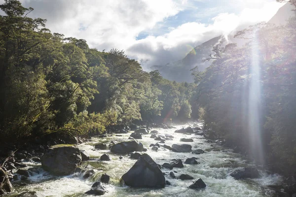 Νέα Ζηλανδία Ποταμός Στην Κοιλάδα Όμορφα Βουνά Τοπία — Φωτογραφία Αρχείου