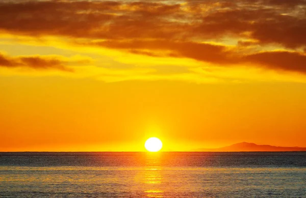 Scenic Kleurrijke Zonsondergang Aan Zeekust Goed Voor Behang Achtergrond Afbeelding — Stockfoto