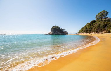 Ocean Beach, Yeni Zelanda 'da güzel bir gün batımı. İlham verici doğal ve seyahat geçmişi