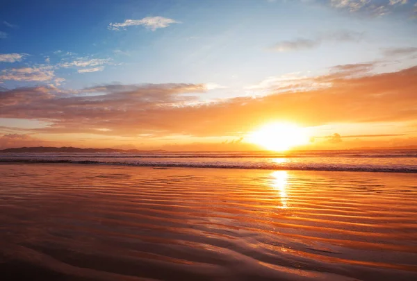 Όμορφο Ηλιοβασίλεμα Στο Ocean Beach Νέα Ζηλανδία Εμπνευσμένο Φυσικό Και — Φωτογραφία Αρχείου