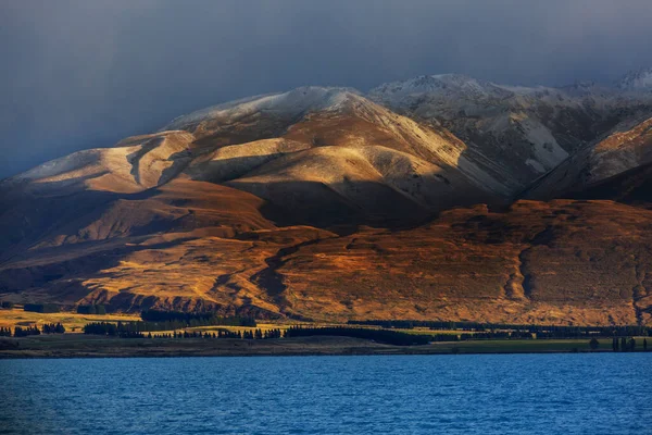 Geweldige Natuurlijke Landschappen Nieuw Zeeland Bergen Meer Bij Zonsondergang — Stockfoto