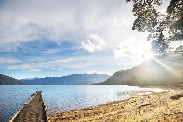 Muelle Madera Serenidad Montañas Lago — Foto de Stock