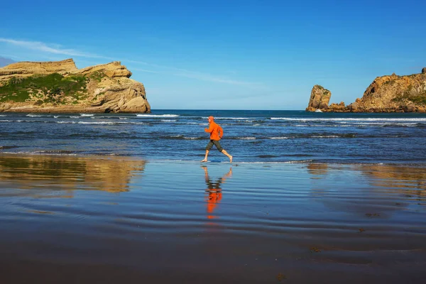 Correndo Homem Costa Oceânica — Fotografia de Stock