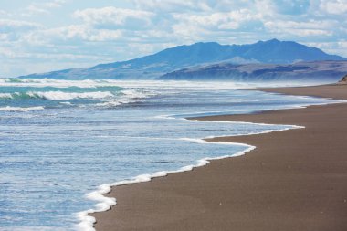 Ocean Beach, Yeni Zelanda 'da güzel bir gün batımı. İlham verici doğal ve seyahat geçmişi