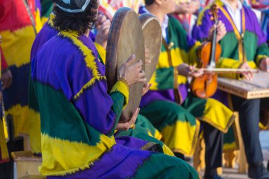 Özbek halk vurmalı müzik aleti Doyra