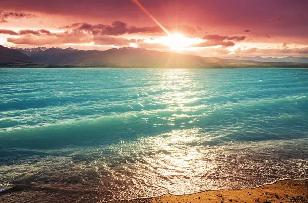 Erstaunliche Naturlandschaften Neuseeland Bergsee Bei Sonnenuntergang — Stockfoto