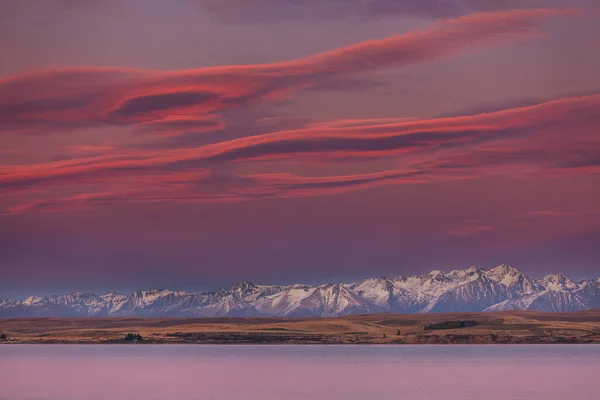 ニュージーランドの素晴らしい自然景観 日没時の山湖 — ストック写真