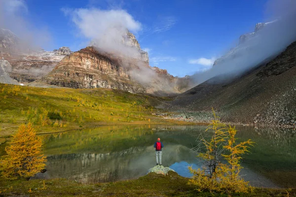 Hermosa Temporada Otoño Las Montañas Canadienses Fondo Caída —  Fotos de Stock