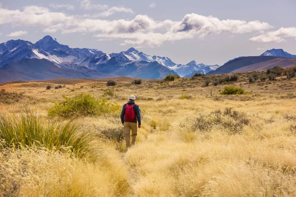 Backpacker Túře Vysokých Horách — Stock fotografie