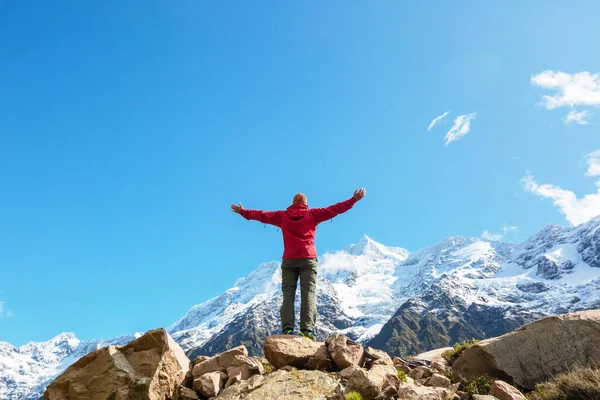 Caminhante Belas Montanhas Perto Mount Cook Nova Zelândia Ilha Sul — Fotografia de Stock