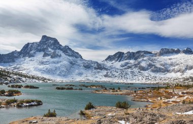 Binlerce ada gölü, Doğu Sierra, California, ABD.