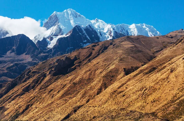 コーデレラの美しい山の風景Huayhuash ペルー 南アメリカ — ストック写真