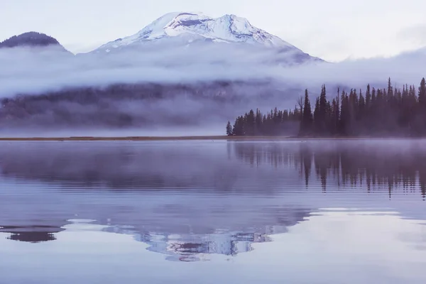 Serene Beautiful Lake Morning Mountains Oregon Amerikai Egyesült Államok — Stock Fotó