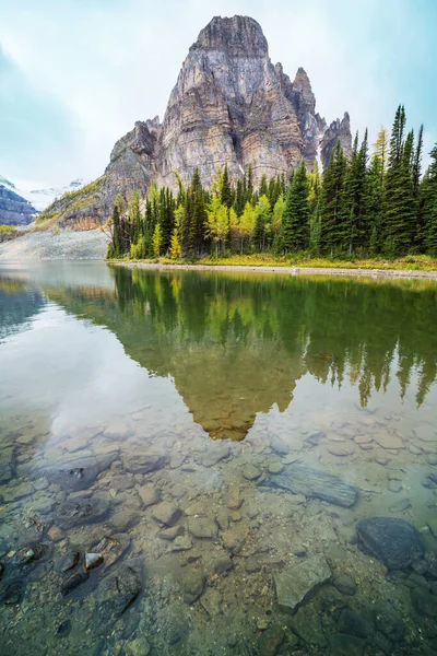 Verbazingwekkende Berglandschappen Mount Assiniboine Provincial Park British Columbia Canada Herfstseizoen — Stockfoto