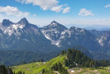 North Cascade Range, Washington / ABD 'de güzel bir dağ zirvesi.