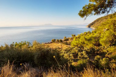 Türkiye 'nin güzel deniz kıyıları. Lycian yürüyüşü boyunca şaşırtıcı doğal manzaralar..