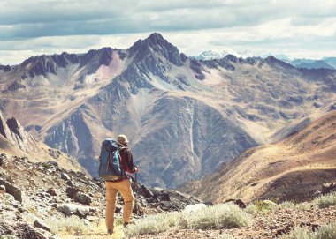 Cordillera dağlarında yürüyüş sahnesi, Peru