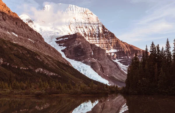 Belle Mount Robson Saison Estivale Canada — Photo