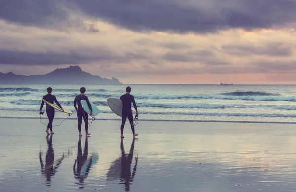 Surfers Oceaan Strand Nieuw Zeeland — Stockfoto