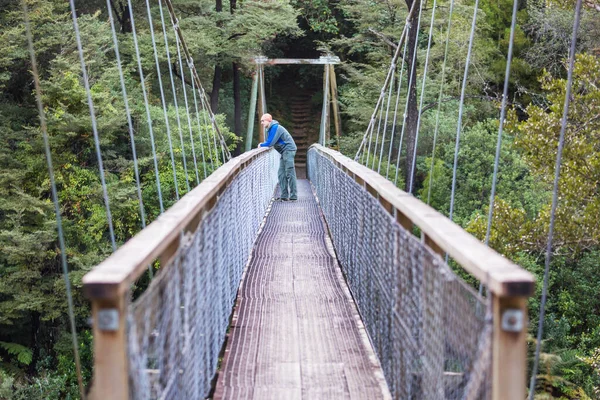 ニュージーランドでのハイキングやトランプ 旅と冒険のコンセプト — ストック写真